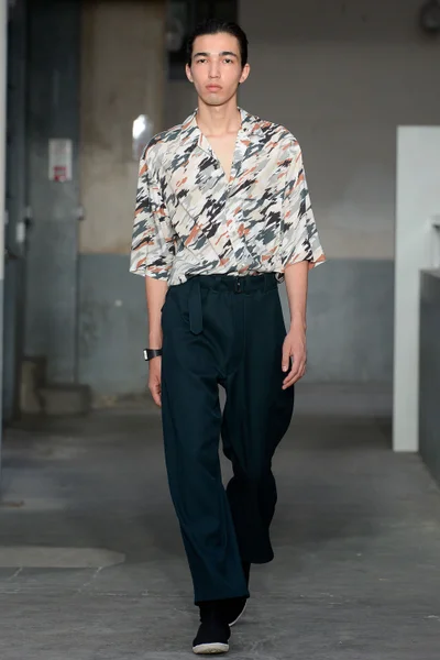 Look 19